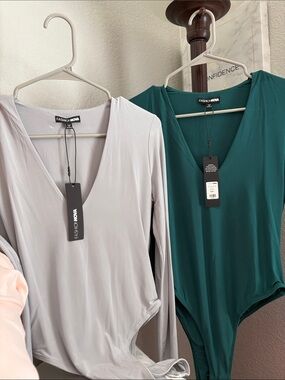 Fashion Nova Long Sleeve V-Neck Bodysuit in Grey and Hunter Green